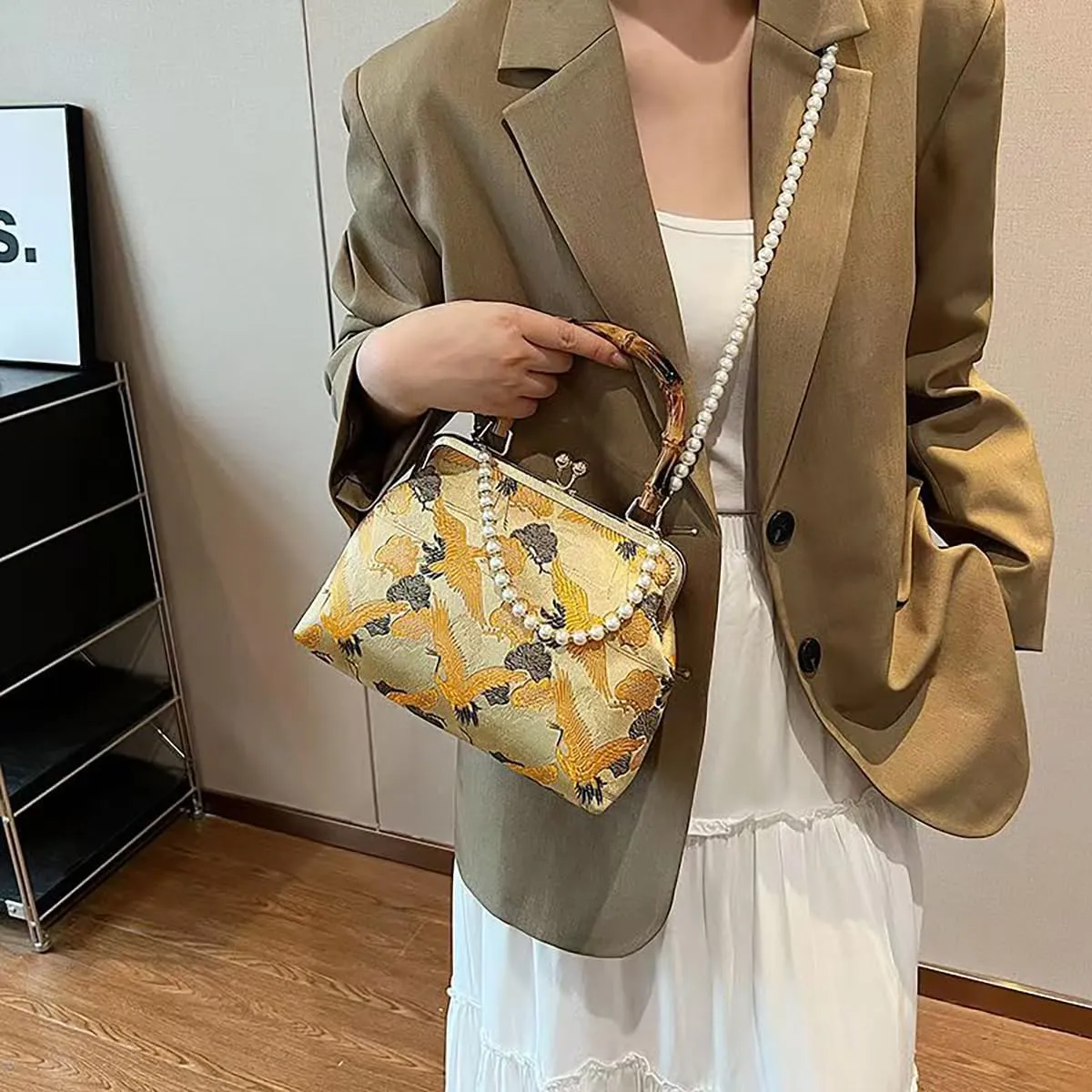Chinese women's bamboo knot handbag, vintage embroidered pearl chain diagonal cross bag, banquet and wedding
