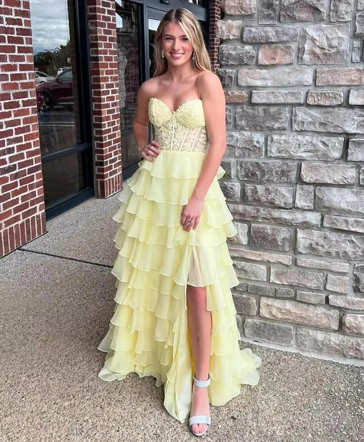 Tiered Ruffles Chiffon Prom Dresses with Slit Sweetheart Neck Lace Applique A-line Long Formal Evening Party Gowns