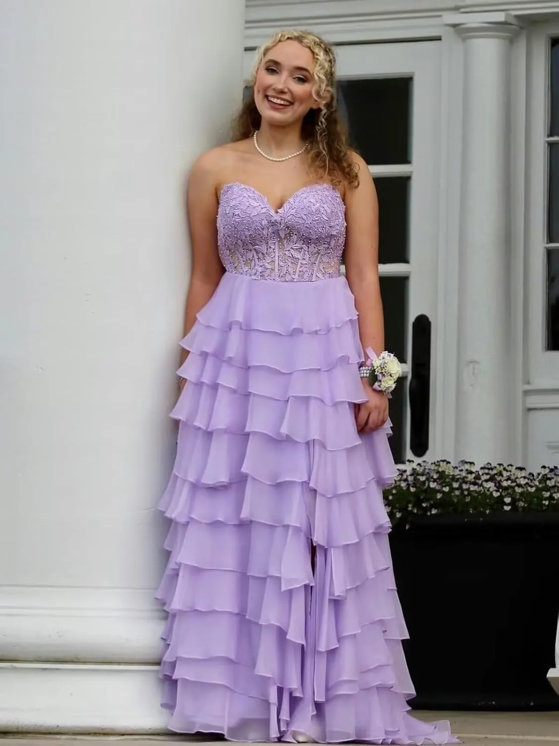 Tiered Ruffles Chiffon Prom Dresses with Slit Sweetheart Neck Lace Applique A-line Long Formal Evening Party Gowns