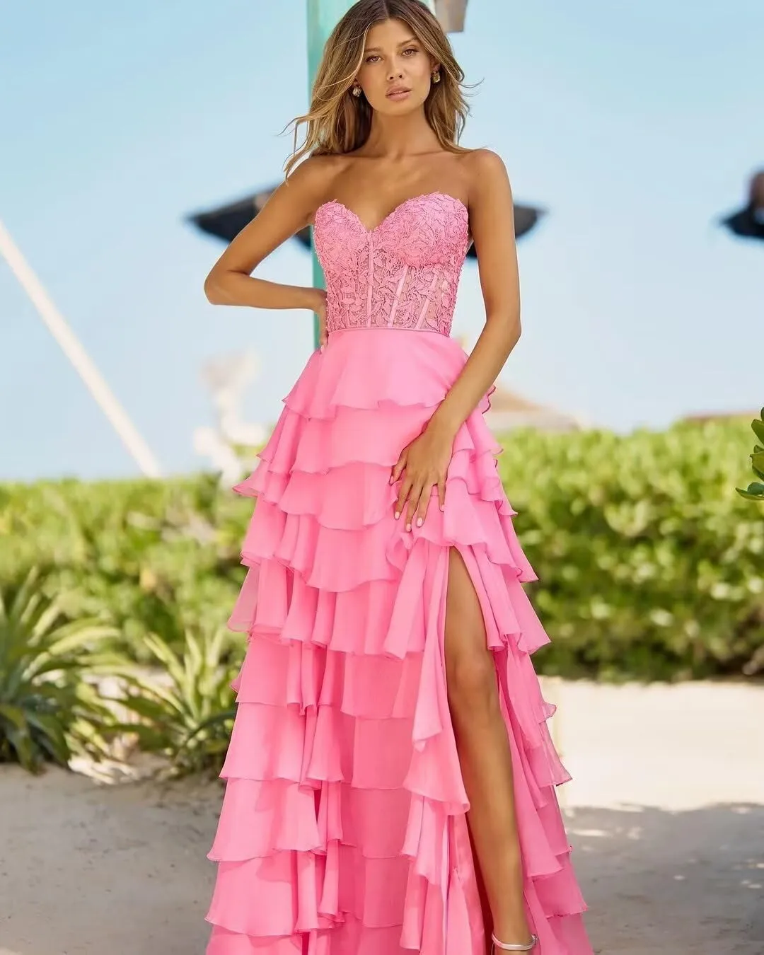 Tiered Ruffles Chiffon Prom Dresses with Slit Sweetheart Neck Lace Applique A-line Long Formal Evening Party Gowns