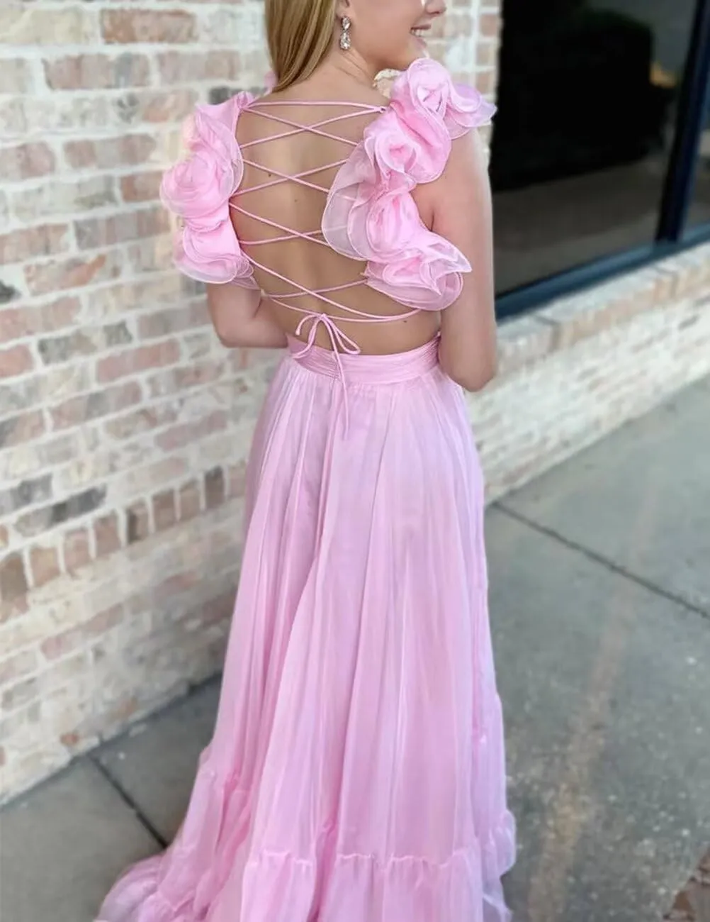 Women's Ruffle Chiffon Prom Dresses V Neck A Line Long Bridesmaid Dresses Tiered Backless Formal Evening Gown